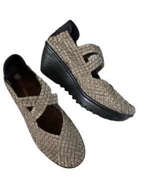 Like New Bernie Mev Stretch Wedges Gold Size 9.5 - 10